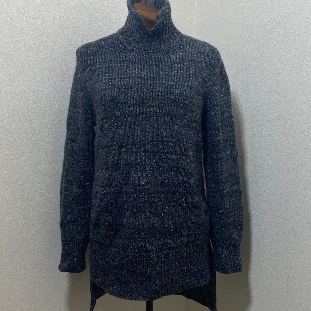 100% Cashmere AKRIS Side Zip Long
Pullover Sweater Size 6